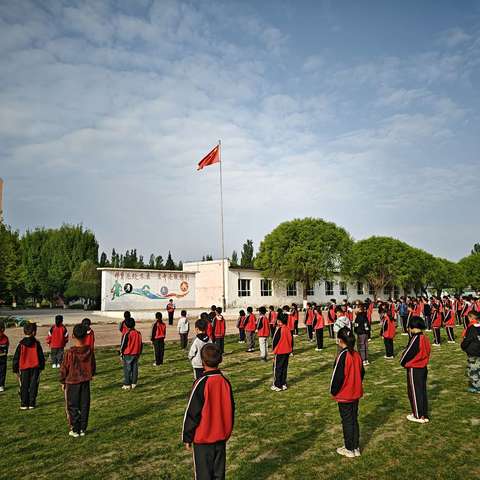 巩留县阔斯阿尕什羊场子校五一假期温馨提示