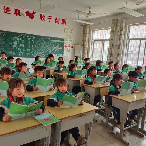 童诗童谣串串吟------杨庄镇第二小学一年级读书节活动