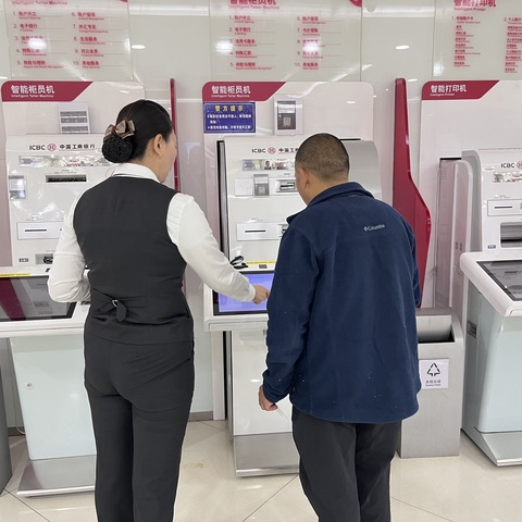 顺义宏城支行积极开展“暖秋关爱，幸福重阳”活动