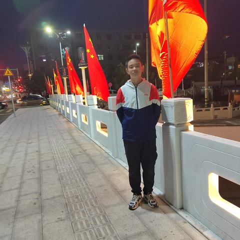 国庆中秋双节快乐，我是宁武阳方口中学2522班张腾阳