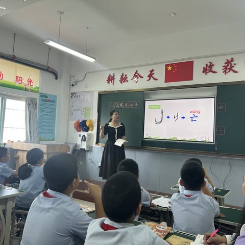 课堂深耕｜听评研议促共进，交流协作能致远——崔娟小学语文名师工作室 助推教师专业成长