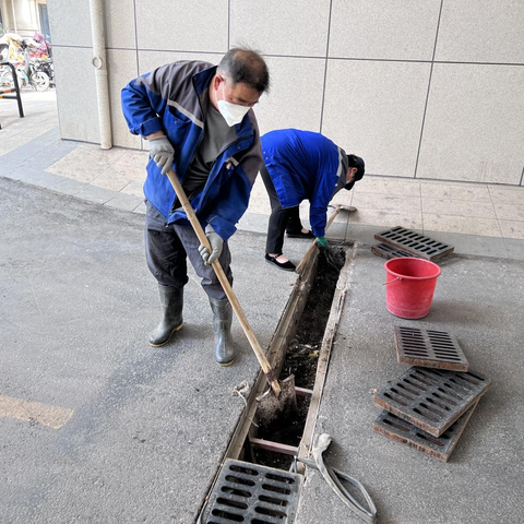 清理排水渠道，确保汛期安全