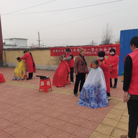 “关爱老人，传递温暖”爱心义剪社工宣传周活动