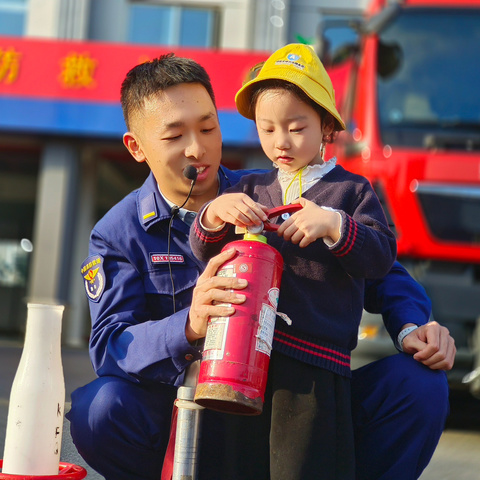 走进消防队，致敬火焰蓝 ——艾迪贝尔幼儿园参观消防大队社会实践活动