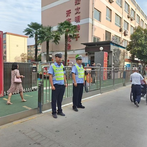 渭滨交警开学季保护航