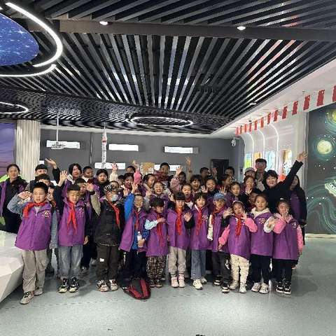 爱心妈妈伴成长 科技点亮童心梦