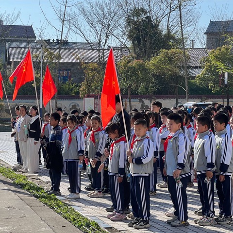 缅怀革命先烈，赓续红色血脉——汤房小学清明节祭扫烈士墓活动