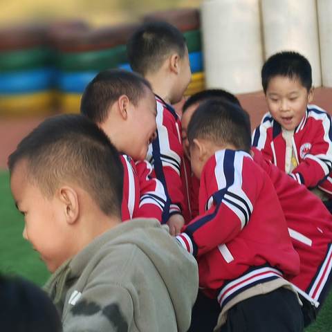 邹平市韩店镇中心幼儿园大五班班本课程——《 拔河那些事》