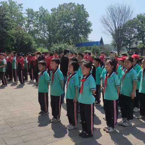 文明记心中，礼仪正言行——安阳市殷都外国语中学小学部四月份文明礼仪及行为规范管理表彰大会纪实