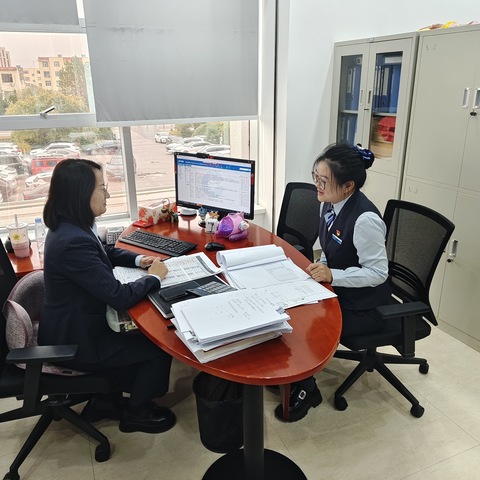 阿拉善支行召开服务“每周一课”