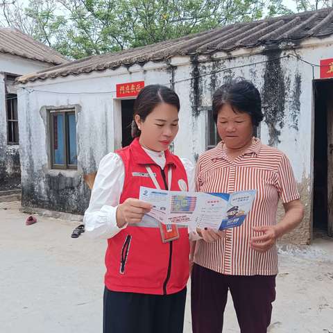 四更镇网格员开展防电信诈骗宣传活动
