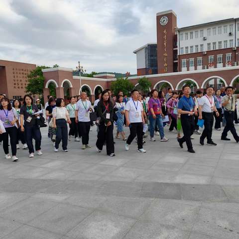 外出学习拓视野，借鉴经验促进步—记鄂托克旗第二小学教师赴宜川中学学习