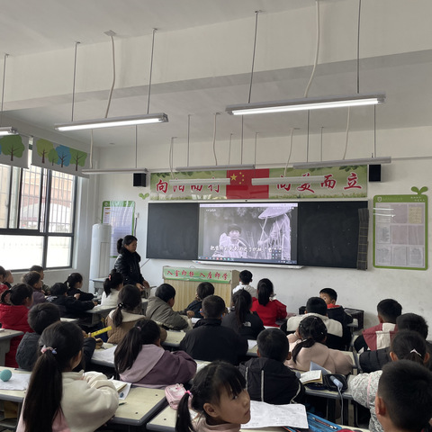 传承雷锋精神  争做美德少年——上蔡县第十八小学开展“人人学雷锋”主题教育活动