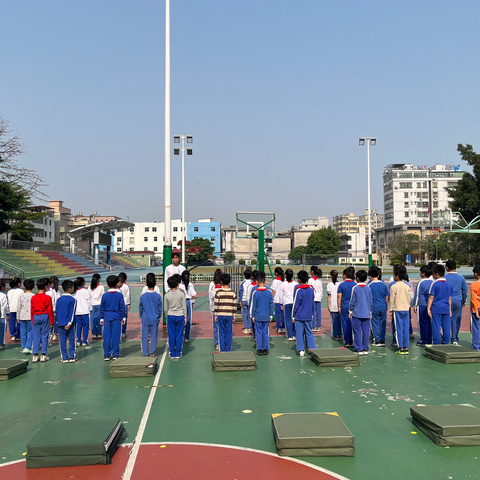 跃动青春，快乐课堂——卢健老师《立定跳远与游戏教学》公开课