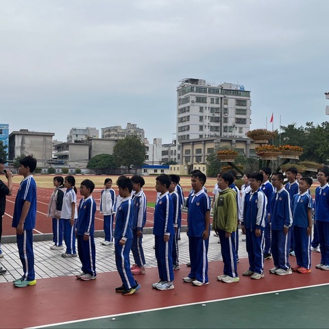 巧设梯度夯基础 乐学活用促成长——冯小清老师《篮球原地与行进间运球》研讨课纪实