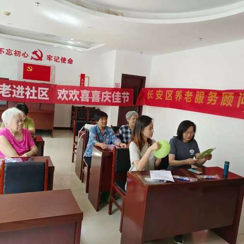 华庭社区开展“月满灯明 点亮万家”灯笼绘画活动