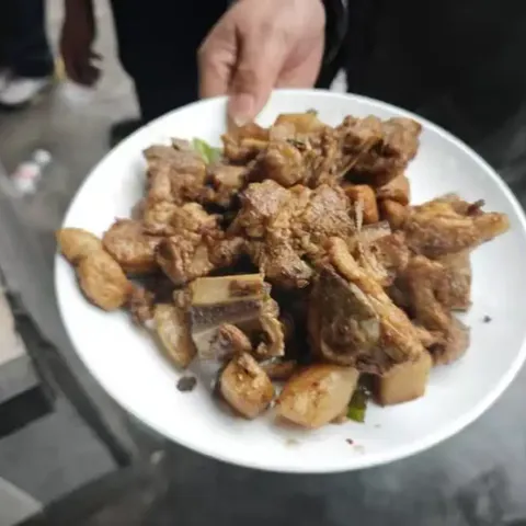 植根课堂沃土，谋划提质诗篇——长岭县教师进修学校小学部深入巨宝山镇中心小学检查指导