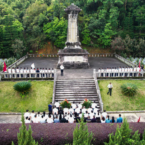 清明时节祭先烈 缅怀忠魂砺初心——平和县长乐学校开展清明祭扫烈士纪念碑活动