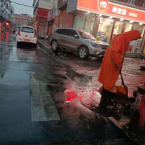 暴雨清洁不放松，清排积水保畅通