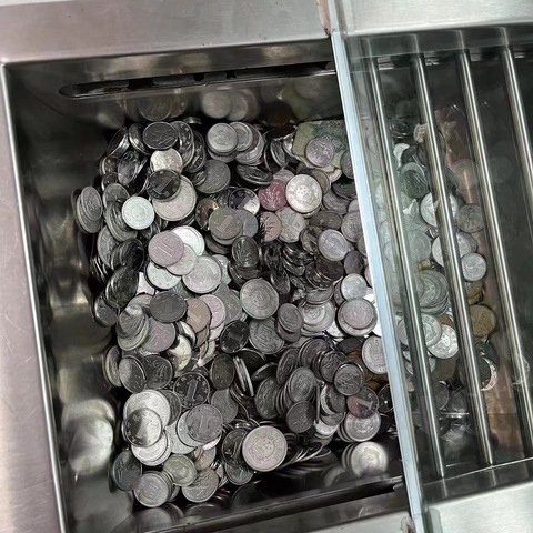 卢湾金钟支行高效为老年客户清点兑换3000余枚硬币获赞扬