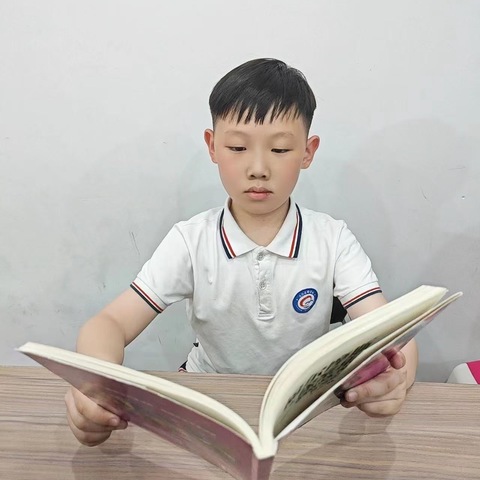 星光璀璨，不负韶华———启明小学六年3班赖逸轩同学个人风采展示