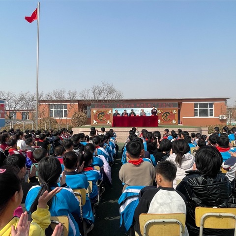 滦州市东安各庄镇铁局寨小学“法治进校园 普法助成长”暨“开学第一课”法治宣讲活动