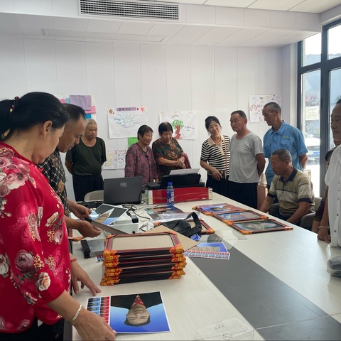 公益摄影进社区，定格最美“夕阳红”