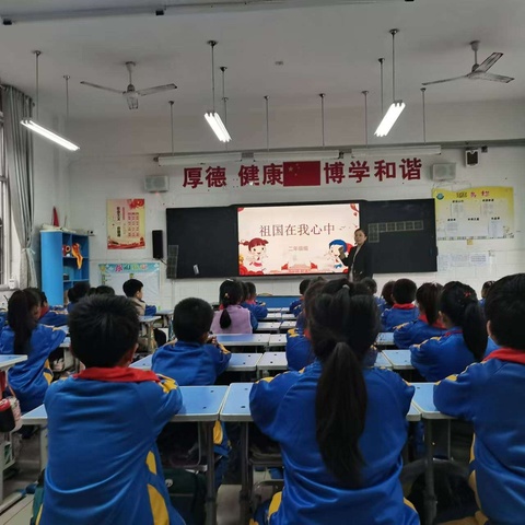 金秋十月话德育 师生携手谋新篇——市油田皇甫中学二年级组十月德育工作总结