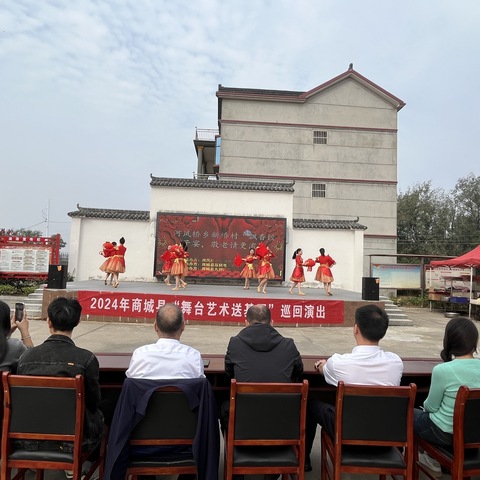 飘香饺子宴 敬老情更浓——河凤桥乡新桥村开展重阳节孝老敬亲饺子宴活动