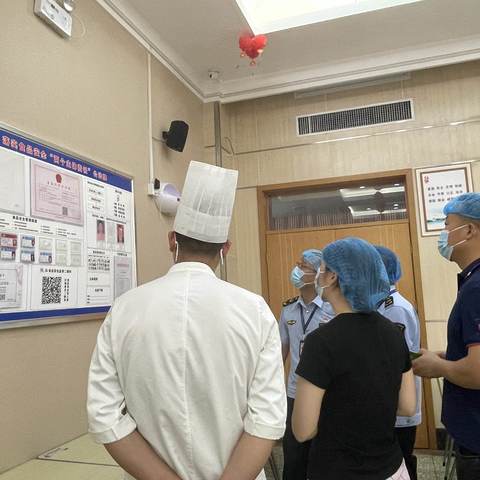 新城区市场监管局科所联动指导集中用餐单位食堂标准化建设