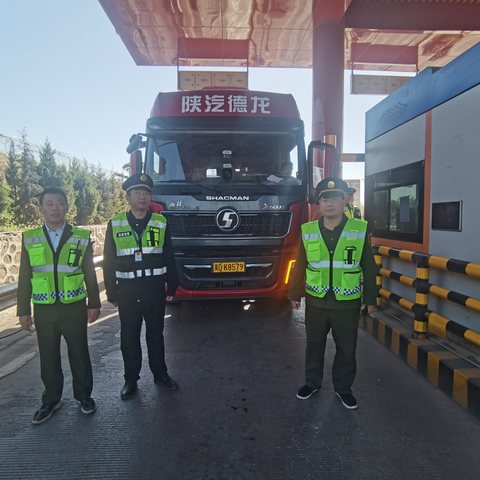 史村严查超限违规车辆