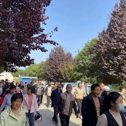 家校共携手，同心育英才——官路九年一贯制学校召开家长会