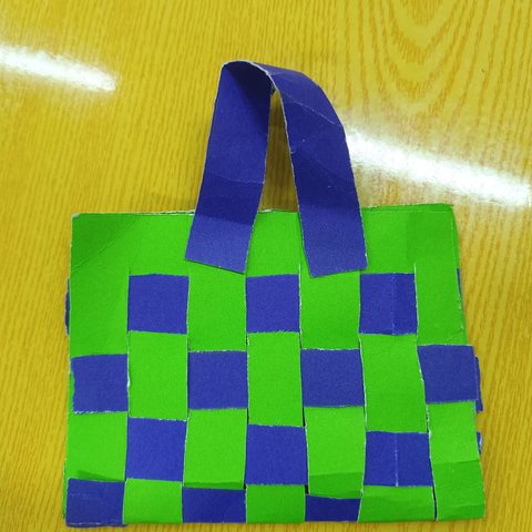 大安镇中心小学三、四年级       手工编织工艺班