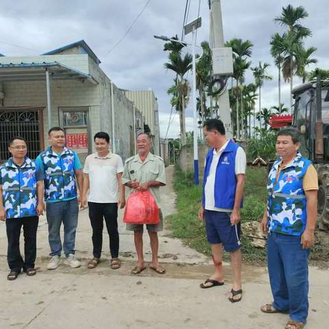 屯昌县枫木镇退役军人服务站开展志愿服务活动暨走访慰问活动