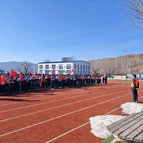 扎兰屯市萨马街鄂温克民族学校党支部开展“传承红色基因 赓续精神血脉”主题党日活动