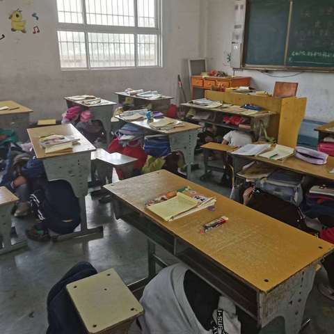 桐陈小学防震应急疏散演练