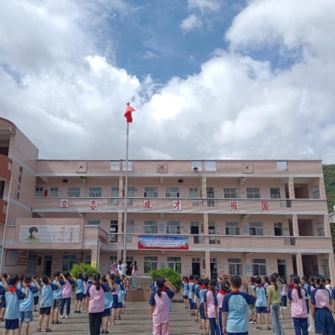 蓄能再启航，逐梦新征程——东厦白塔小学休业仪式暨教师家访