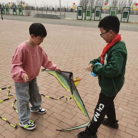 少年凌云志 随风“筝”今朝——求真实验学校开展小学生放风筝活动🪁