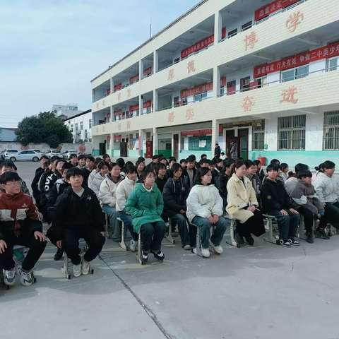 飒爽英姿展风采，凝心聚力唱未来——陵头镇二中队形队列展示暨班级合唱比赛