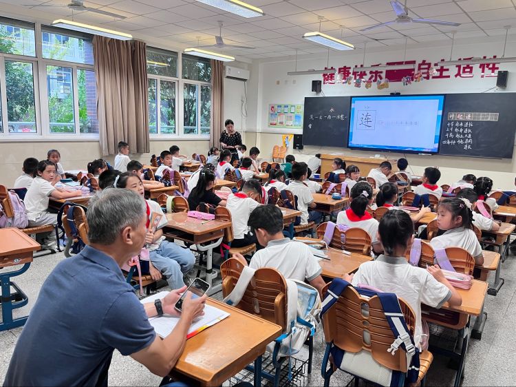 简篇-【灵美龙小·督学】督学进校园,督导促发展——9月份“开学工作”专项督导