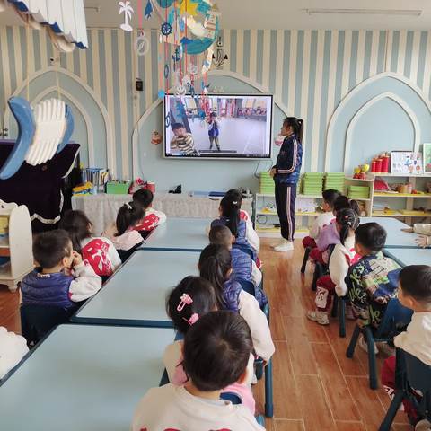 三门峡市陕州区第二实验幼儿园大四班以《勇敢者的运动——小小拳击手》为主题，开展了丰富的社会实践活动！