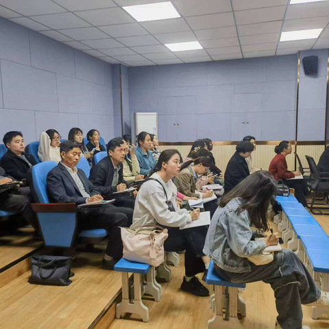 展美术风采 促教研成长——记明光市小学城区教研分会“轮值教研”美术观摩研讨活动