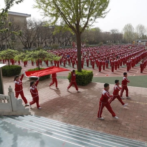 国旗飘飘 体验初成长——蓟州区第一小学幼儿园大二班幼小衔接活动之参观小学升旗仪式