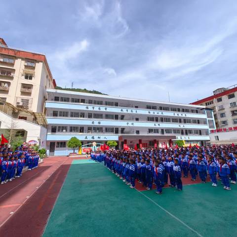 心系国家安全，争做爱国少年——东大街小学三一班国旗下演讲