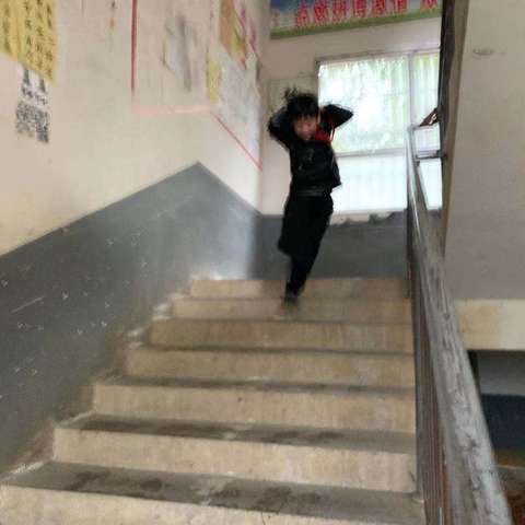 安全工作长抓不懈，时刻警惕，警钟长鸣---南桥小学应急疏散演练