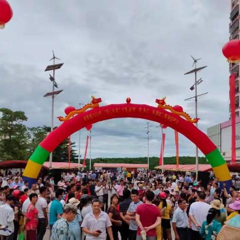 2020年雅星镇第二届“爱心扶贫”大集市暨“促务工、保增收”现场招聘会开市啦！