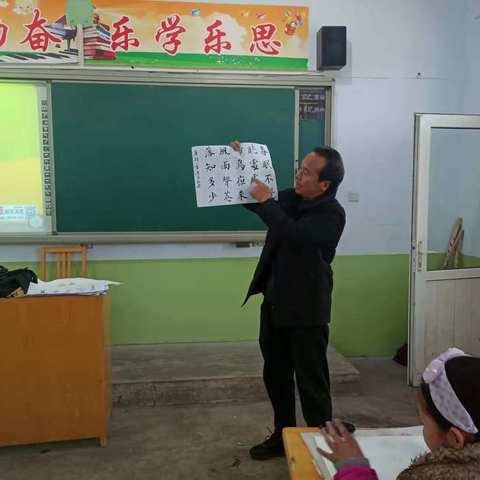 落实“双减”政策，提升科学素养——中杨小学“书法社团”活动缩影。