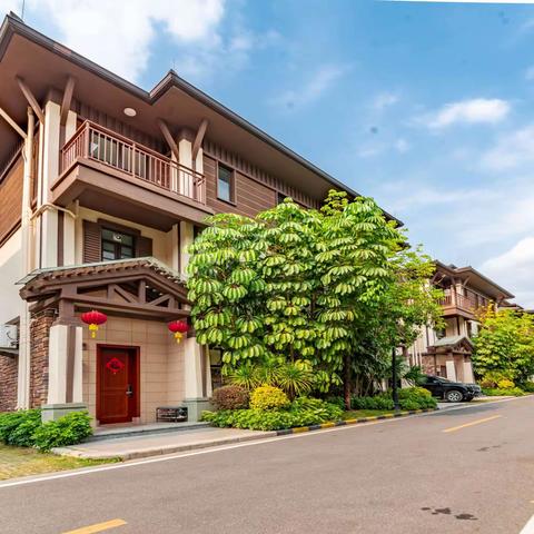 联排8房11床别墅 水上乐园泳池 泡池 儿童滑梯 KTV 街机 麻将 花园互通（花园对花园）