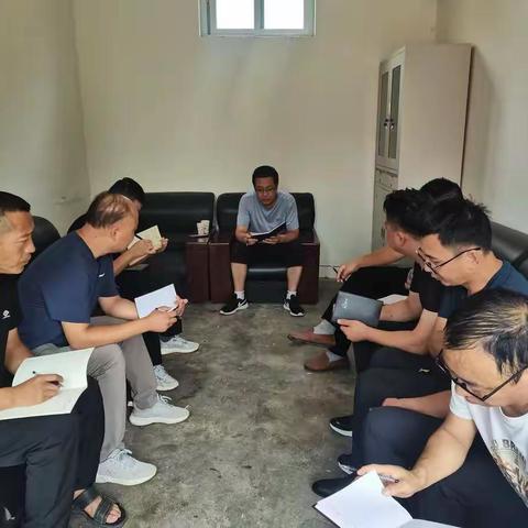 香菜营中学召开校长办公会安排部署新学期开学工作