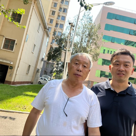 汤越来京探望生病的妈妈           2025.10.